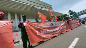 DEMO PARTAI BURUH DI KEJAGUNG: ADILI KORUPSI PERTAMINA PATRA NIAGA-OPLOSAN PERTALITE JADI PERTAMAX DENGAN PENJARA SEUMUR HIDUP